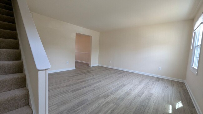 Building Photo - Charming 3 Bed And 1.5 Bath Townhome In Georgetown South