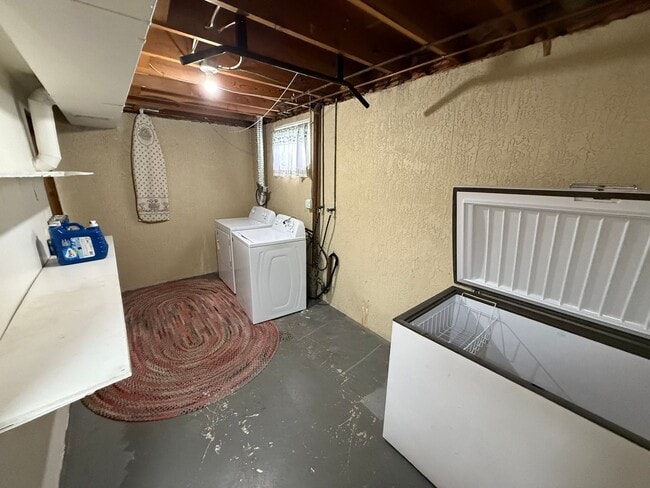 Building Photo - 4 Bedroom 2 Bathroom Home on Large Corner Lot with 2 Car Attached Garage In Great Neighborhood In...