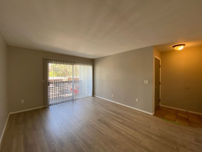 Building Photo - 2 Bedroom Condo in Arbor Hills Gated Community