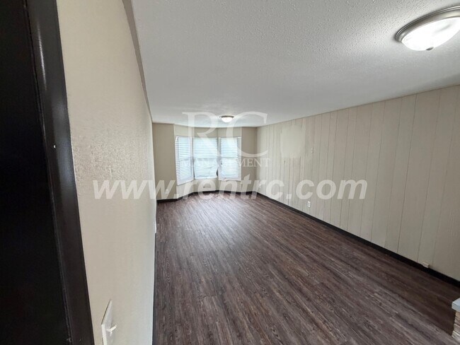 Building Photo - 25 Alexander-S
