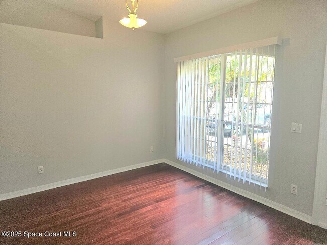 Building Photo - 911 Wood Creek Dr