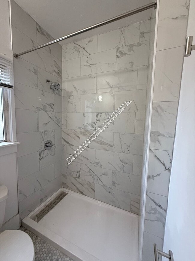 Building Photo - 18th and Filbert St