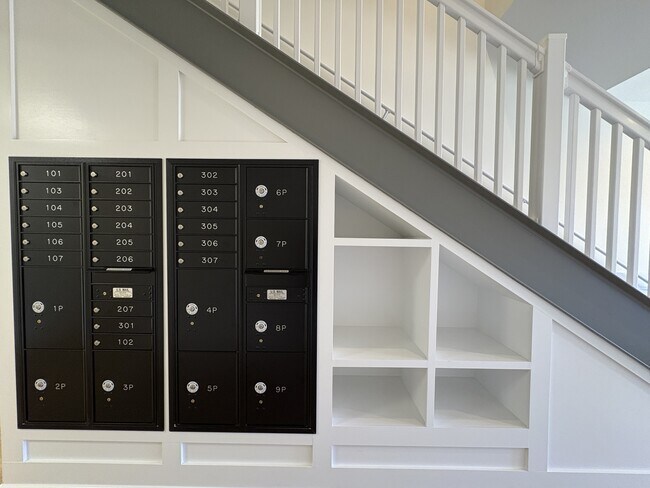 Building Photo - 420 Capstone Dr