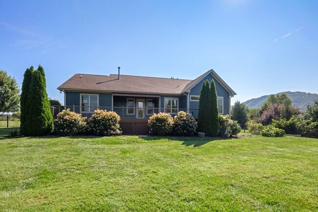 Building Photo - High-End Home on One Level - Beautiful Fletcher Neighborhood