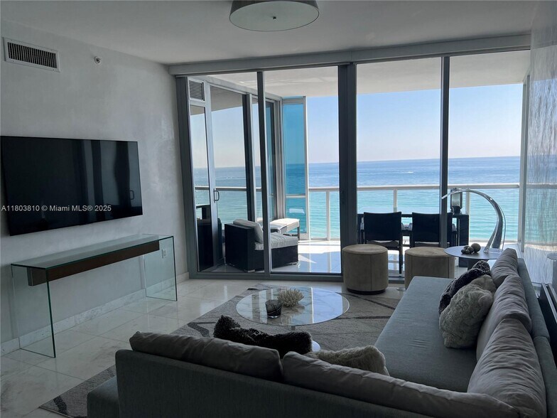Building Photo - 17121 Collins Ave