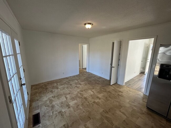 Building Photo - Charming Cul-de-Sac Brick Home | 3BR + Bonus Room | 2 Full Baths