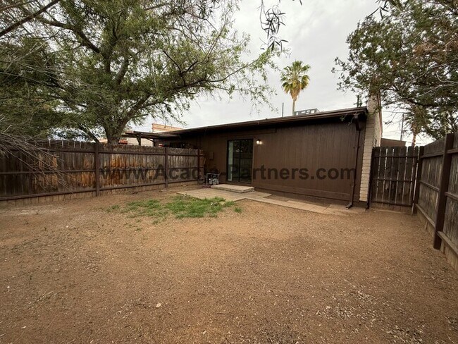 Building Photo - Two Bedroom Duplex