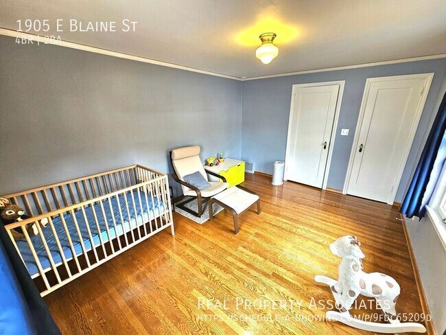 Building Photo - 1905 E Blaine St