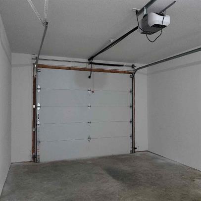 Building Photo - 809 Broad St