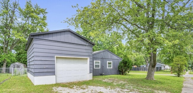 Building Photo - 2719 E High St