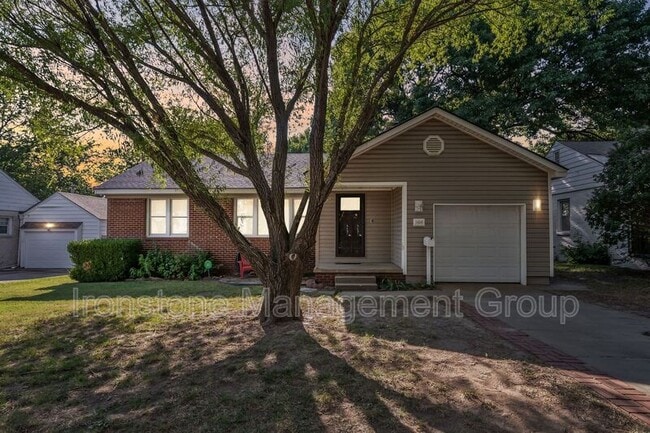 Building Photo - 1414 S Sandusky Ave