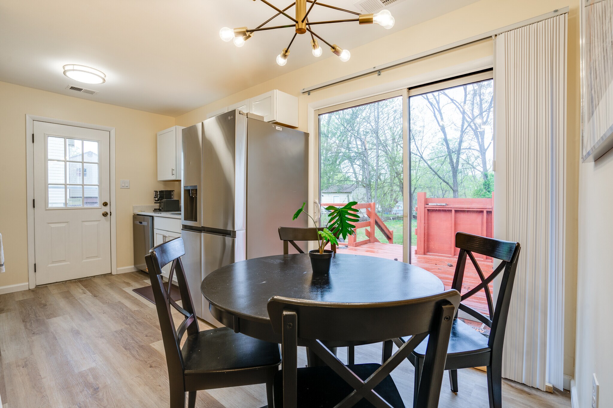 Building Photo - 14220 Fallbrook Ln