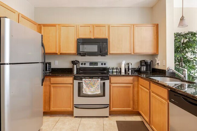 Building Photo - Fully Furnished 3-Bedroom/3-Bath Townhome