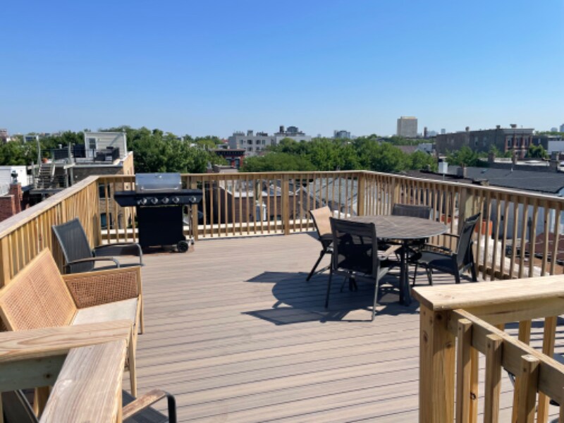 Building Photo - 1826 W Erie St