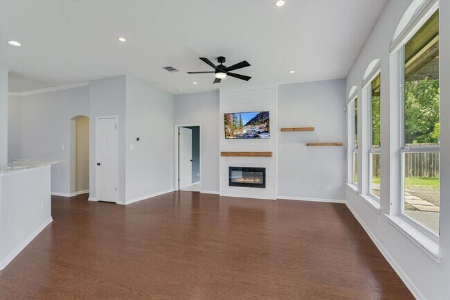 Building Photo - 8701 Little Laura Dr