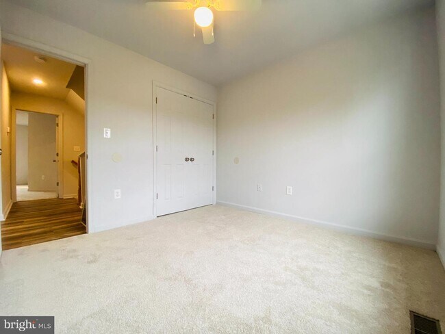 Building Photo - 5147 Mallards Landing Dr