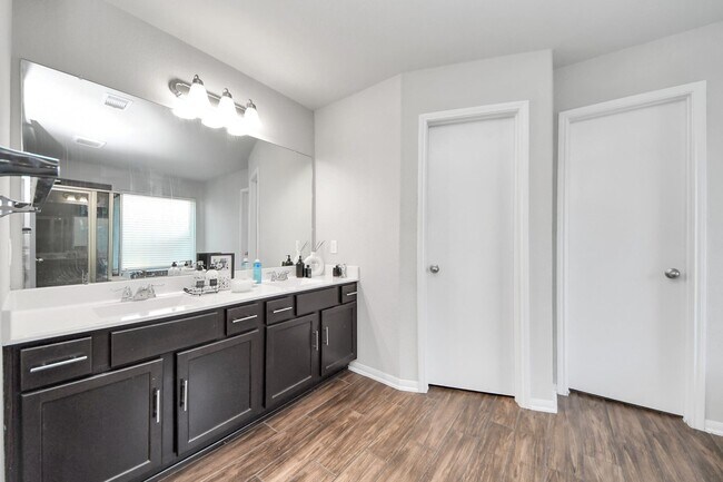 Building Photo - 2643 Ridgeback Dr