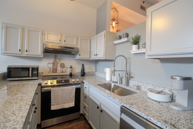 Building Photo - 408 W Saint Clair Ave