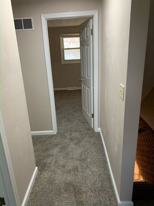 Building Photo - 1124 Columbus Cir N