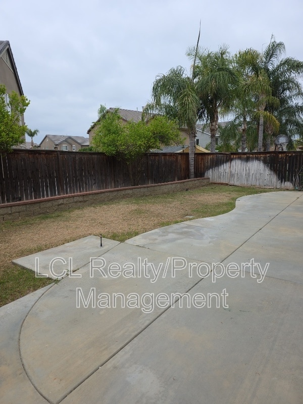 Building Photo - 1737 Dobell St