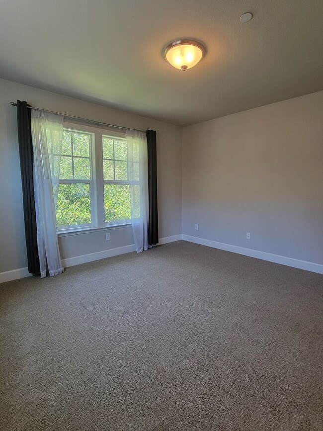 Building Photo - Charming Midtown Petaluma  – 3 Bed, 2.5 Bath