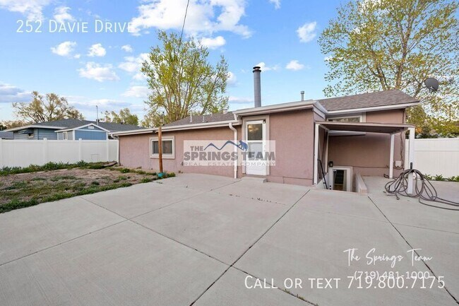 Building Photo - 252 Davie Dr