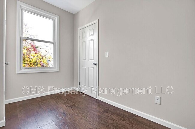 Building Photo - 142-144 Seymour Ave