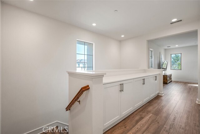 Building Photo - 77 English Saddle