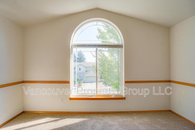 Building Photo - 6416 NE 163rd Ave