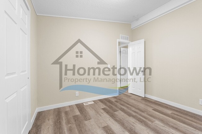 Building Photo - 3 Bedroom 2 Bathroom Home in a Rustic Setting with Mountain Views Available in Blanchard!