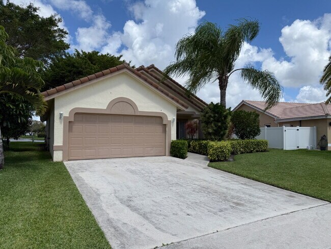 Building Photo - Beautiful Home with Large Great Room!
