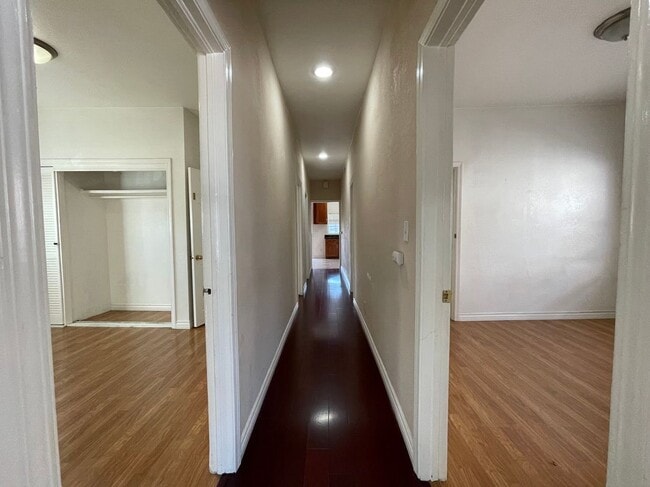 Building Photo - 925 53rd Ave