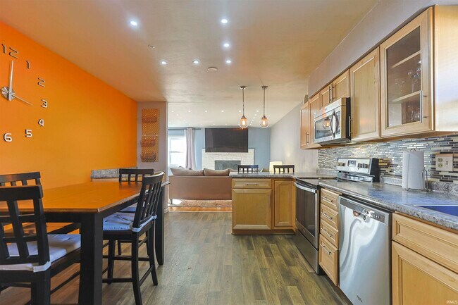 Building Photo - 19191 Palisade Ave