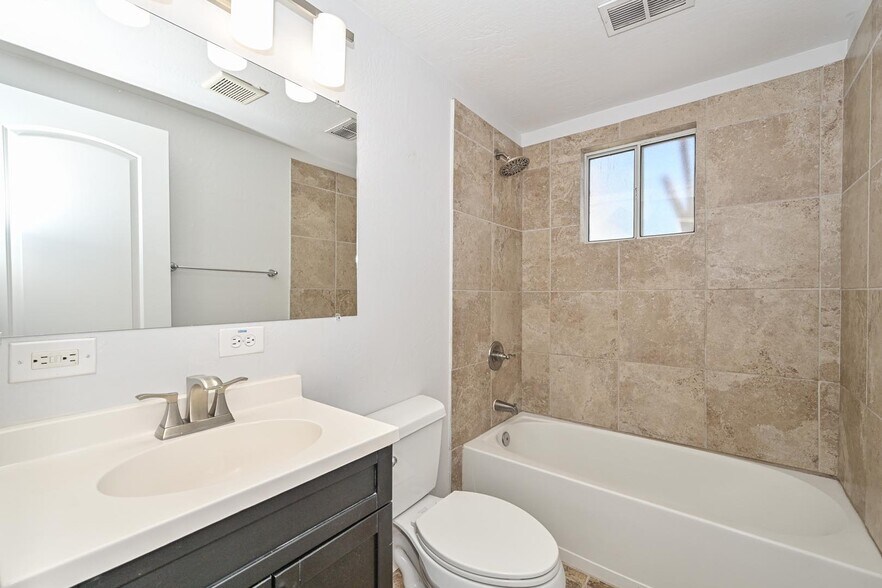 Building Photo - 1211 N Frances St