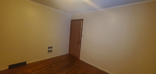 Building Photo - Large 4 Bedroom House On Hwy 105