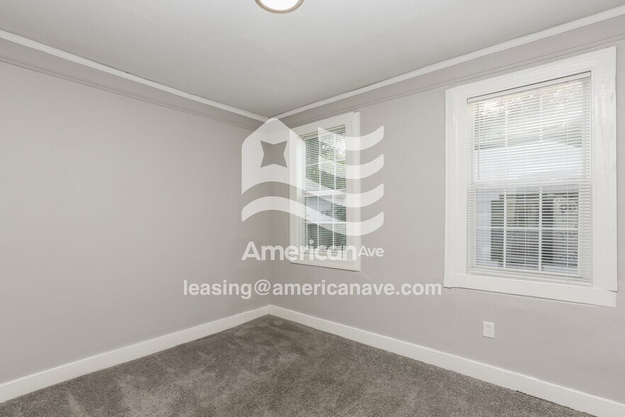 Building Photo - 353 E Ridgeway St