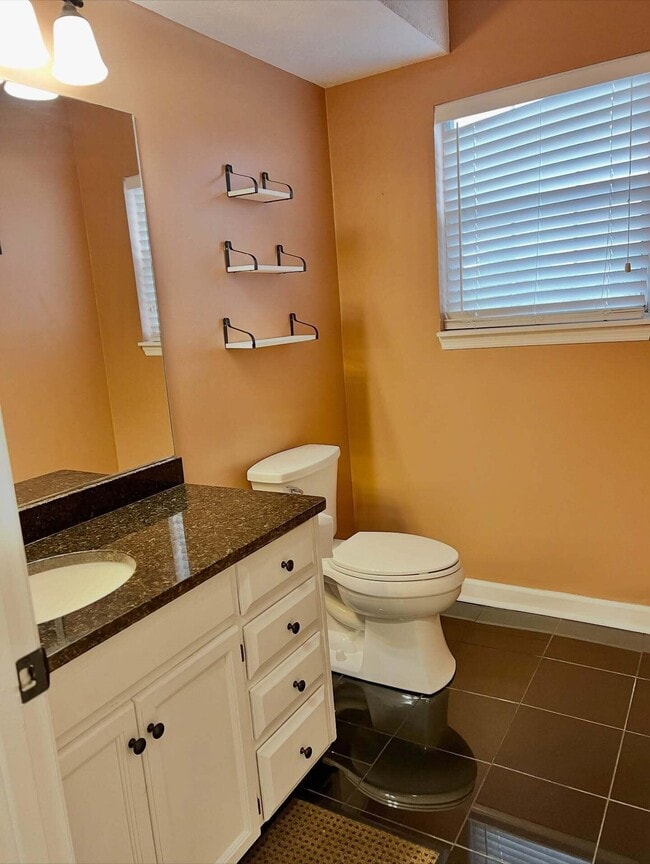 Building Photo - 100 Woodview Dr