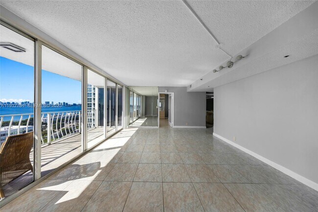 Building Photo - 7601 E Treasure Dr