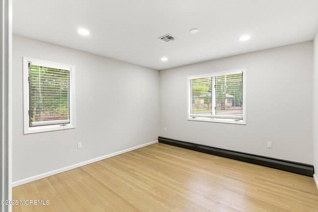 Building Photo - 257 Alexander Ave