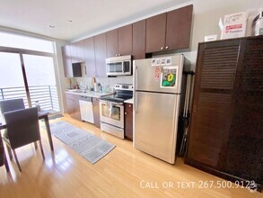 Building Photo - Perfect Location, Perfect Apartment. Garag...