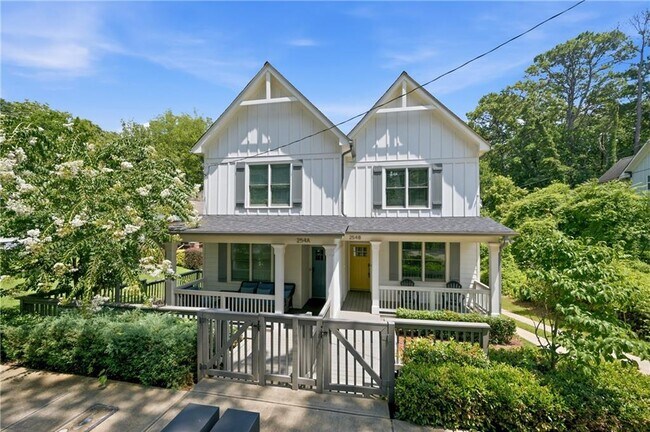 Building Photo - 254 Lamon Ave SE