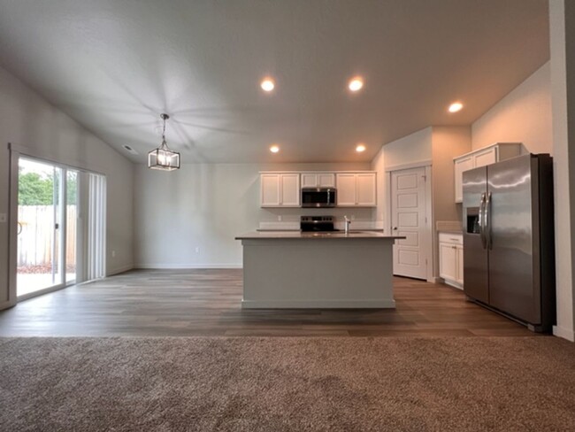 Building Photo - Comfort and Luxury Single Family Home