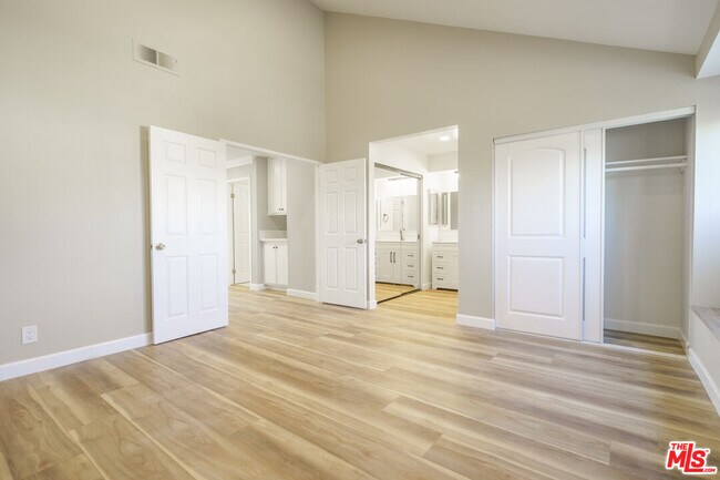 Building Photo - 13321 Meyer Rd