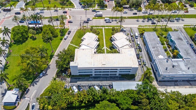 Building Photo - 10190 Collins Ave