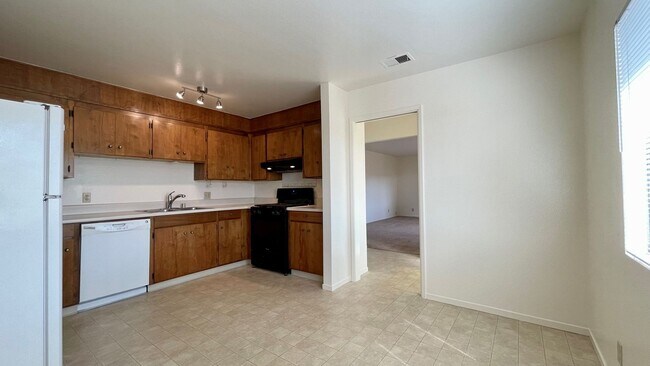 Building Photo - 822 Santa Maria Ave