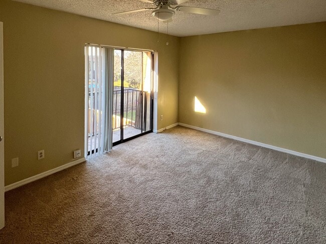 Building Photo - Two-Bedroom 2 story townhome- Prime location off Conroy near Millenia!!