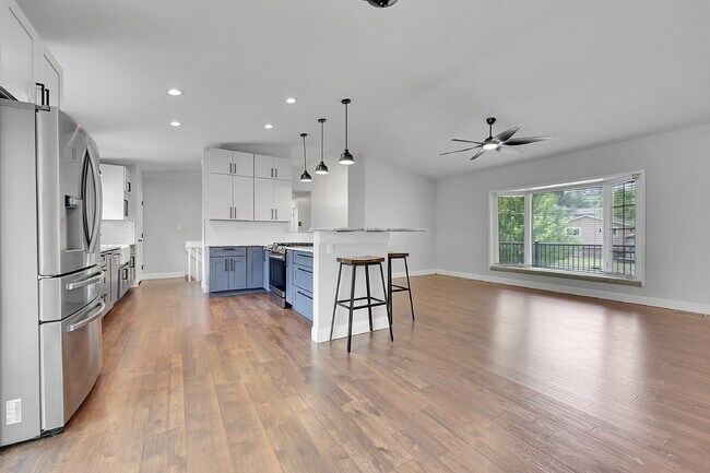 Building Photo - $2,700.00 - 4 Beds, 2 Baths, Single Family...
