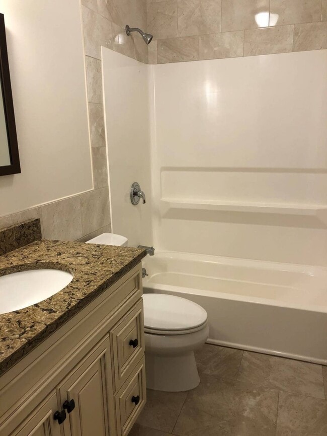 Building Photo - 47 Coles St