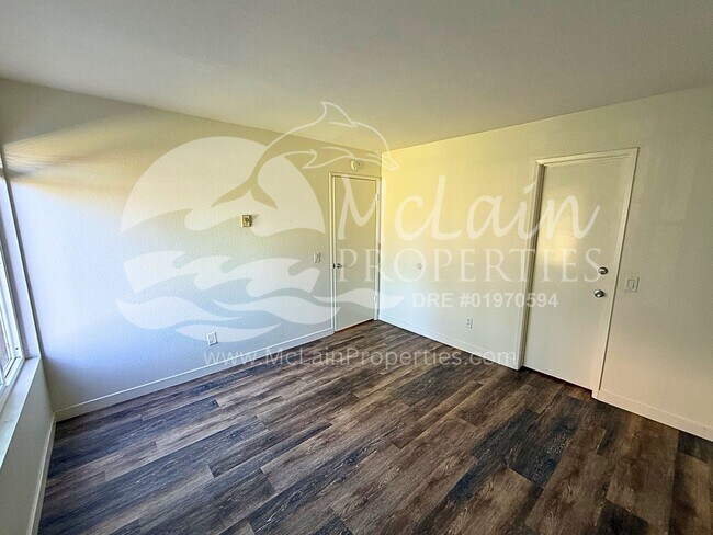 Building Photo - The Grove 2bd/1ba, Corner Unit