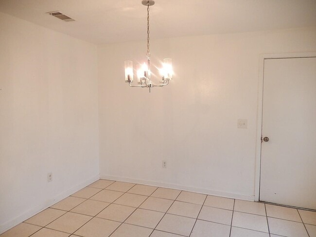 Building Photo - 2338 Eastgate Way